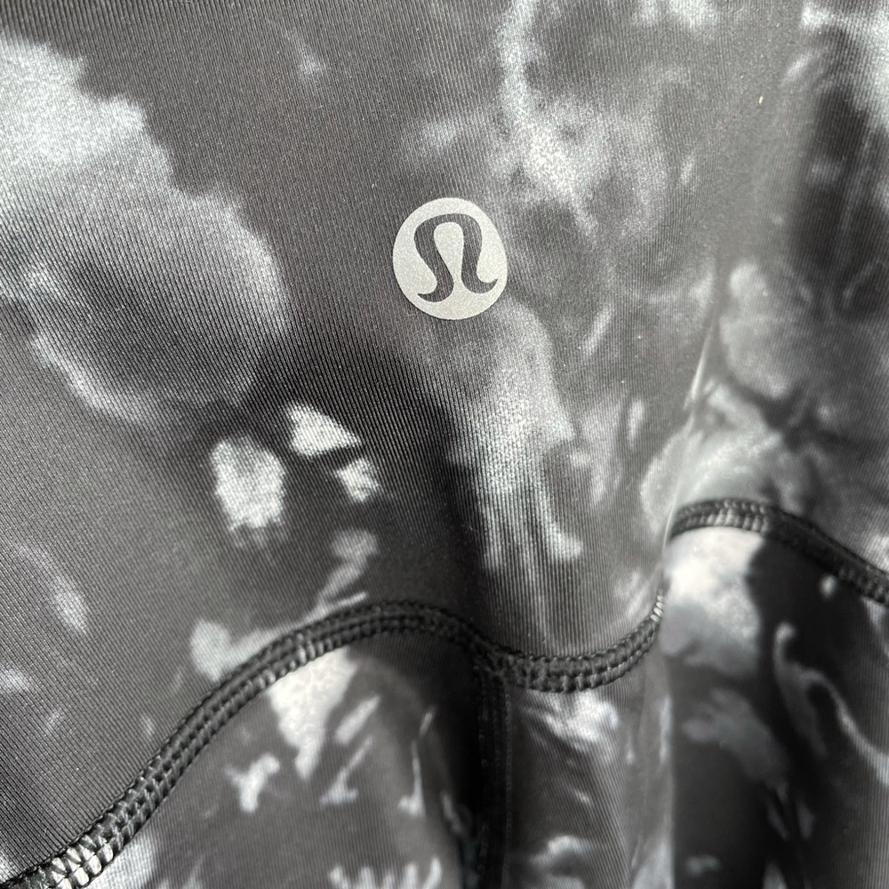 Lululemon Rise and Flow Pant - Size 8 - Picture 6 of 10